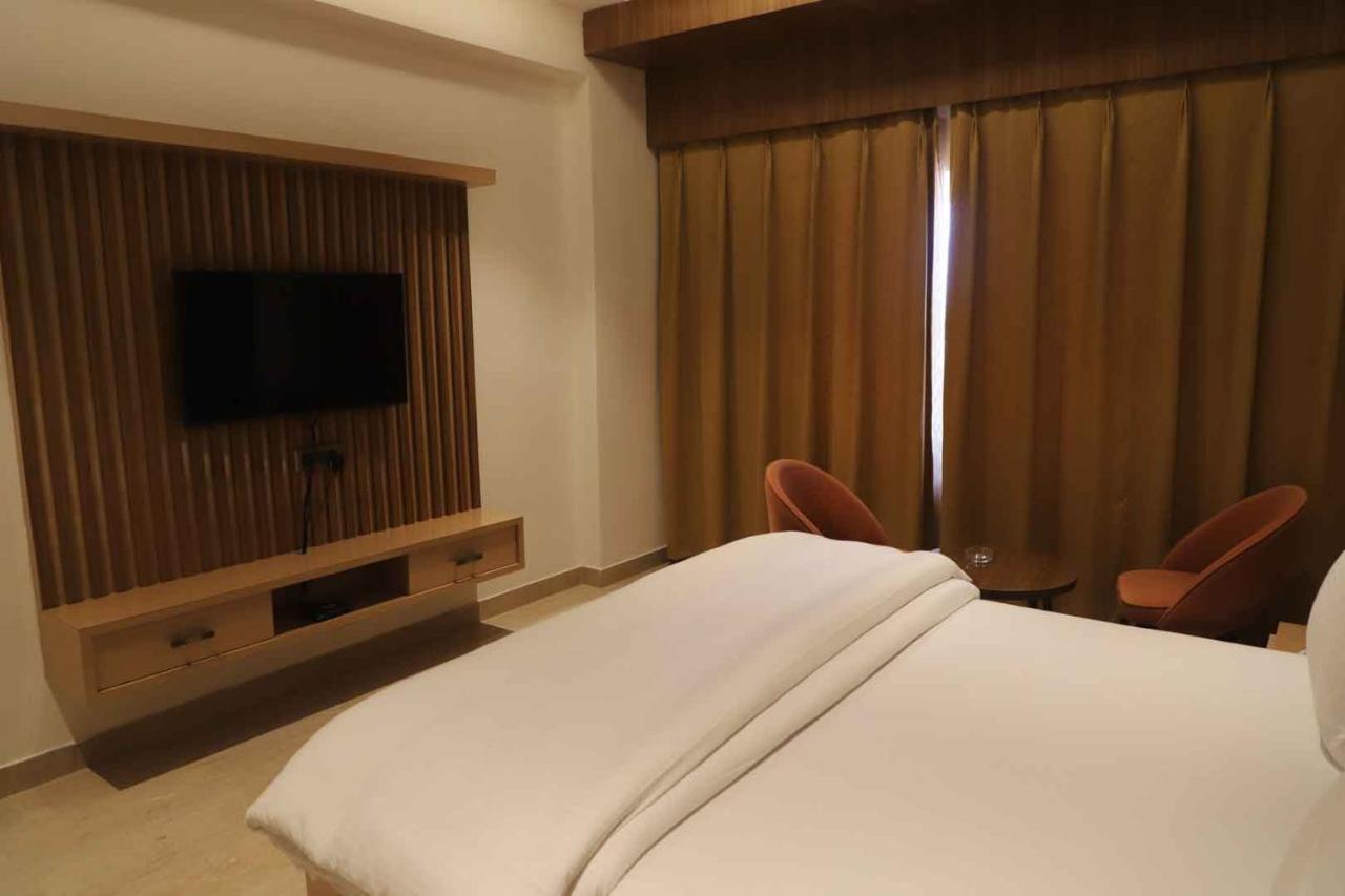 Golden Stone Resorts Alīgarh Exterior foto