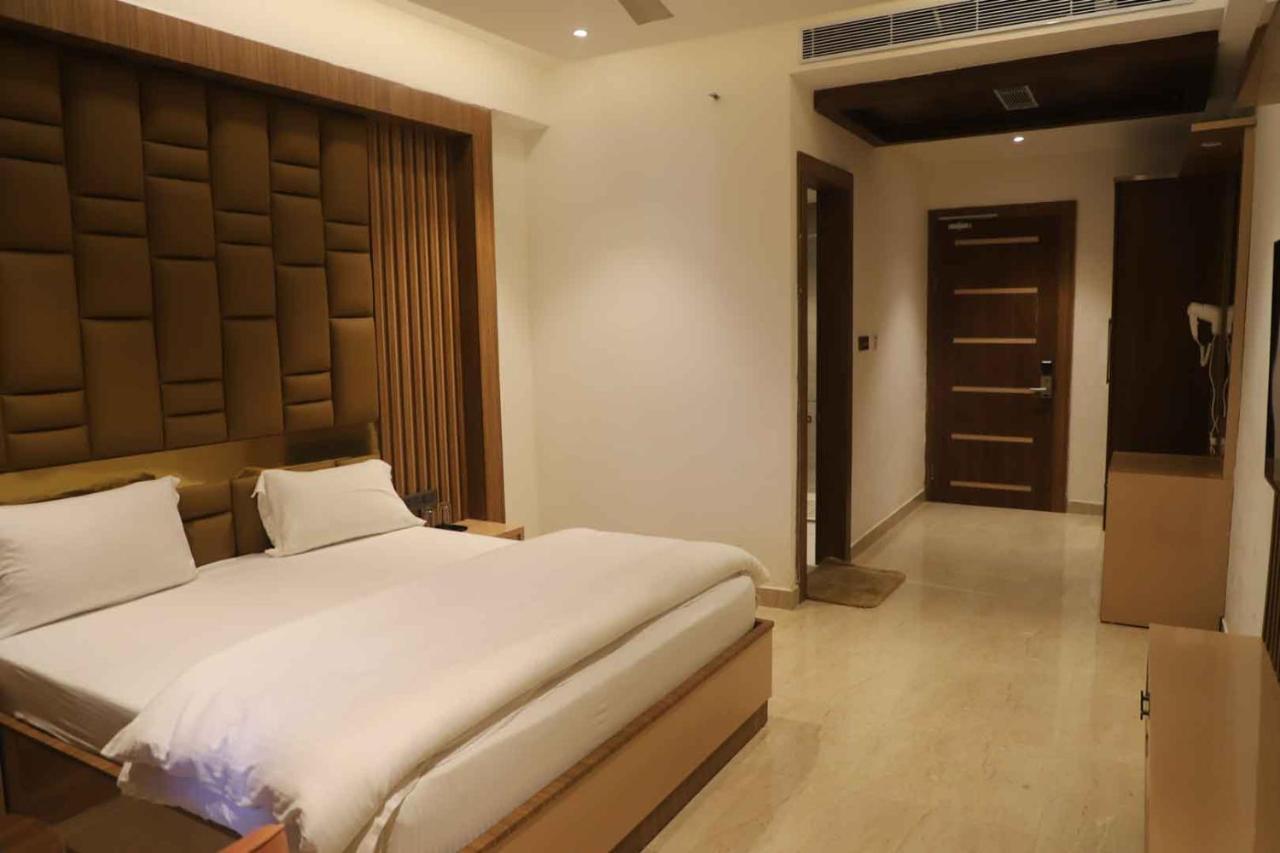 Golden Stone Resorts Alīgarh Exterior foto